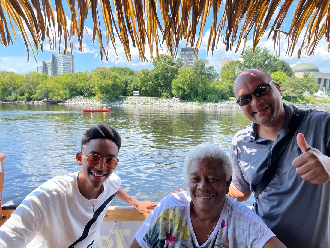 A family cruise on the Ottawa River